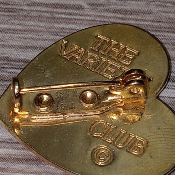 The Variety Club Gold Tone Heart Day 2000 Pin Badge Brooch Child Baby Face - Picture 6 of 7